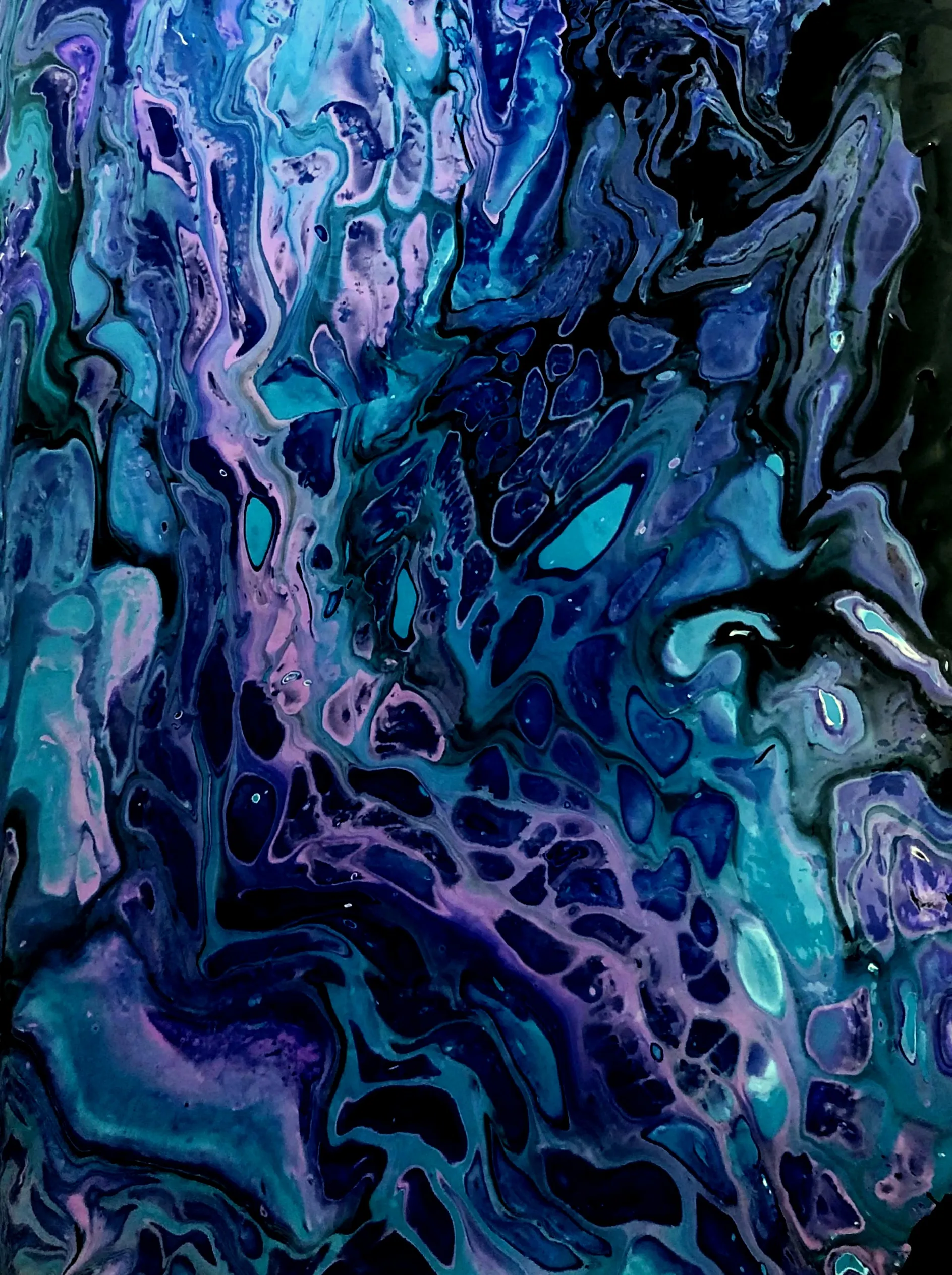 Acrylic paint with silicone on cardboard. It’s taken me a while, but I finally got some large cells to appear. This time I tried it with an open cup (just cut up a toilet roll) instead of a flip cup. I quite like how this one turned out, I may or may not paint on top of it (I did and ruined it, this piece no longer exists!).